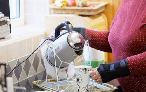 Kettle tipper